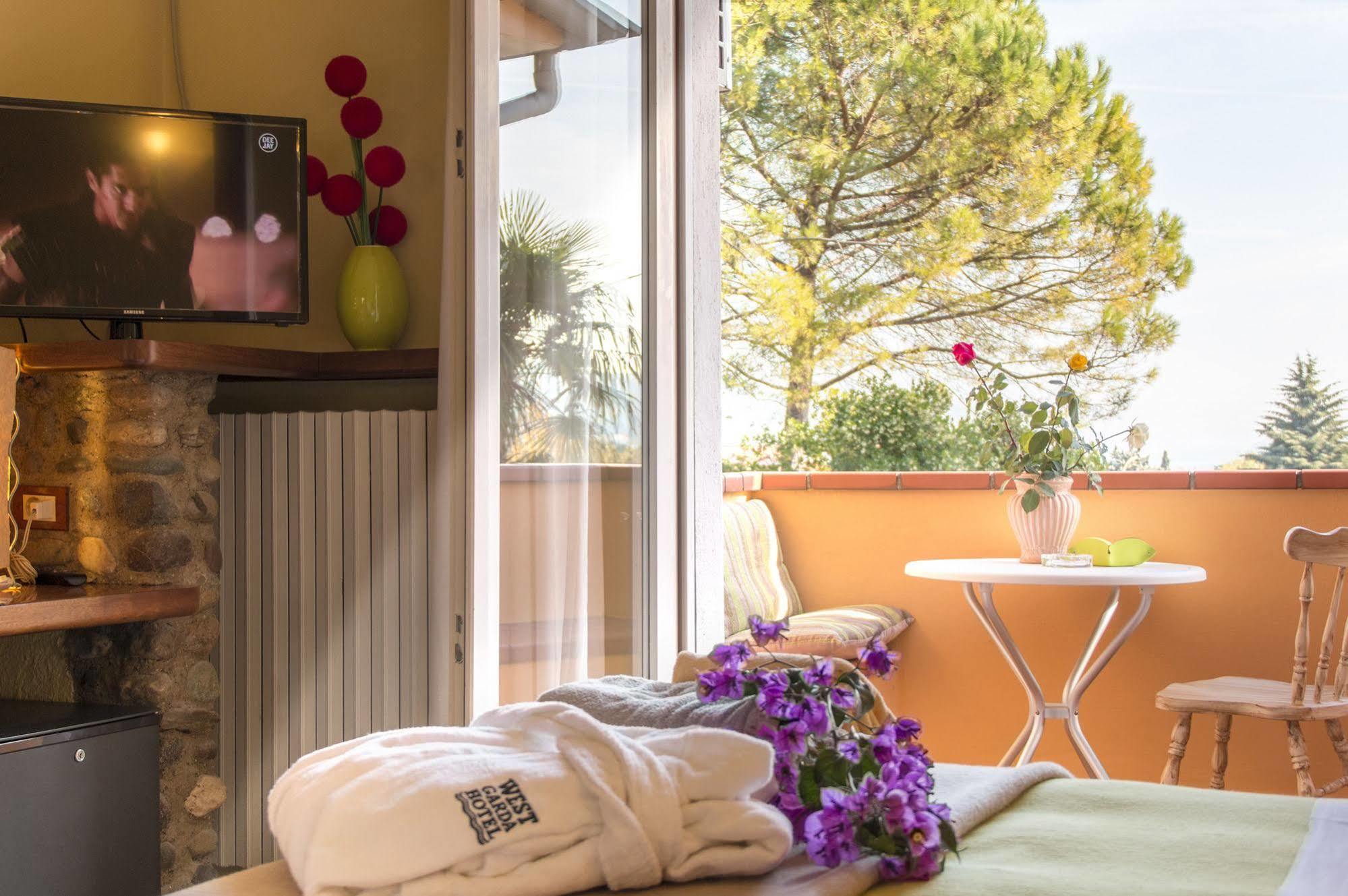 West Garda Hotel Padenghe sul Garda Exterior photo