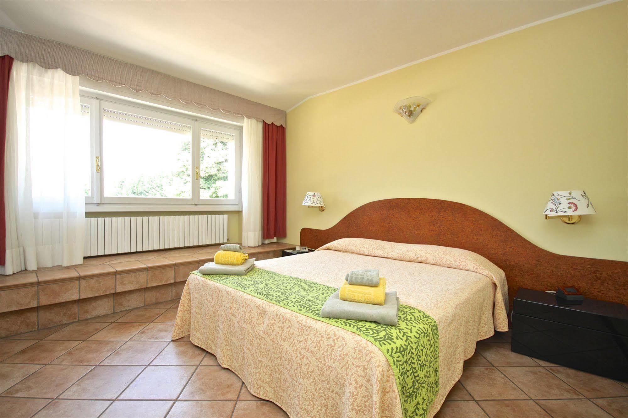 West Garda Hotel Padenghe sul Garda Exterior photo